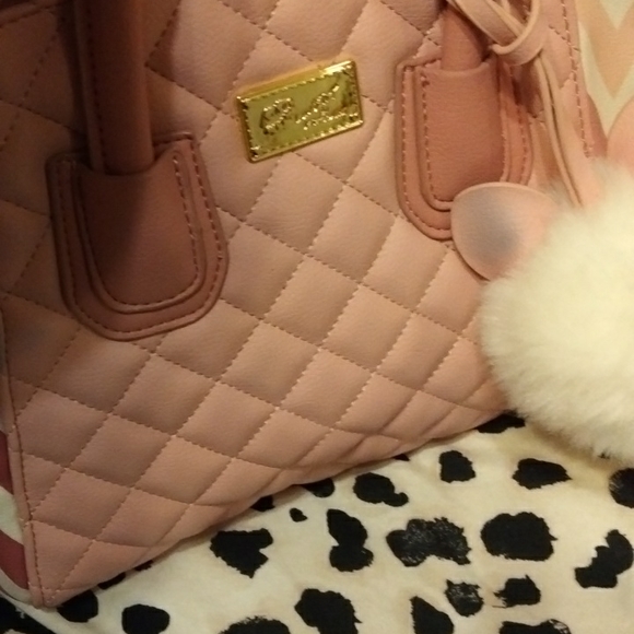 Iam selling a Betsey Johnson bag - Picture 6 of 8